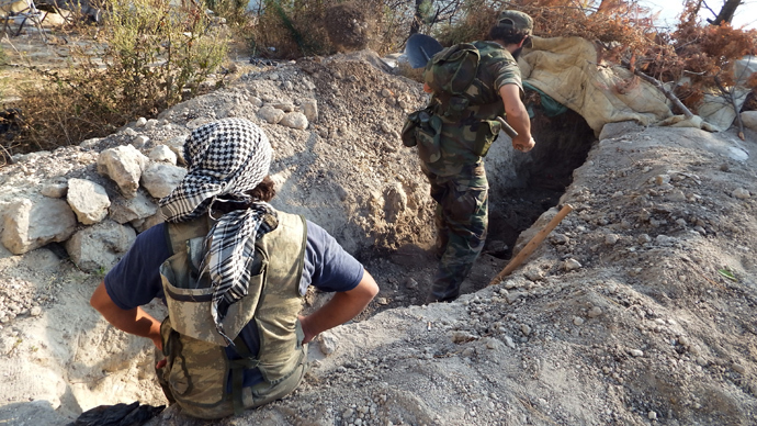   Free Syrian Army fighters dig trenches at the Jabal al-Akrad area in Syria's northwestern Latakia province, September 4, 2013 (Reuters / Khattab Abdulaa)