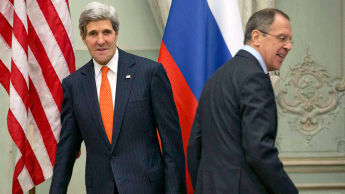 U.S. Secretary of State John Kerry (L) and Russia's Foreign Minister Sergei Lavrov head for their seats after greeting each other before the start of their meeting at the U.S. Ambassador's residence in Paris, January 13, 2014.(Reuters / Pablo Martinez Monsivais)
