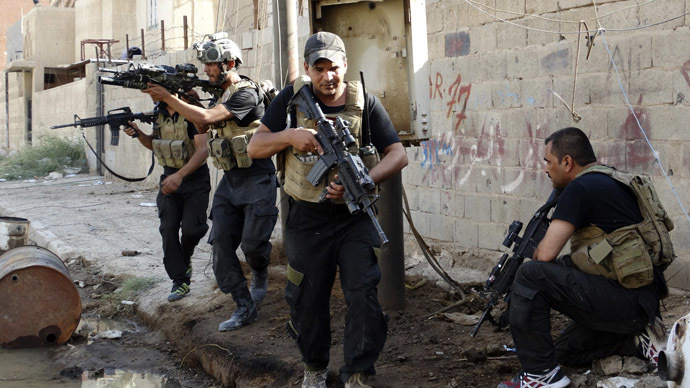 Members of the Iraqi Special Operations Forces take their positions during clashes with the al Qaeda-linked Islamic State of Iraq and the Levant (ISIL) in the city of Ramadi June 19, 2014. (Reuters)